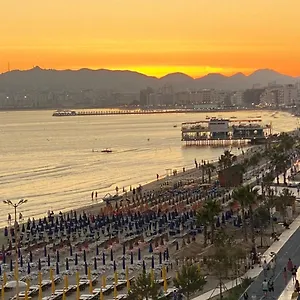 Wave Beachfront Lägenhetshotell Durrës